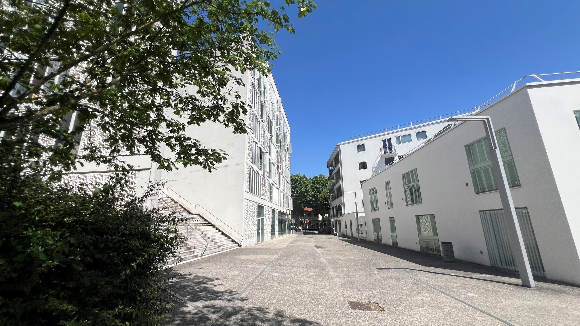 BEGLES APPARTEMENT TYPE 3 AVEC BALCON ET PARKING SECURISE